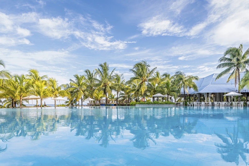 Victoria for 2 Beachcomber Resort & Spa 2