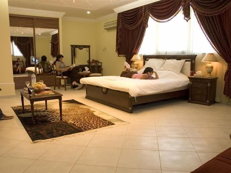 Al Muntazah Plaza Hotel 13