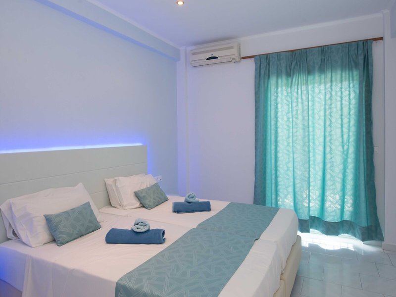 Silver Beach 44