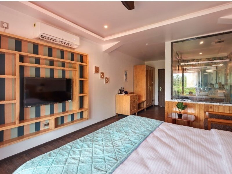 Bollywood Sea Queen 36