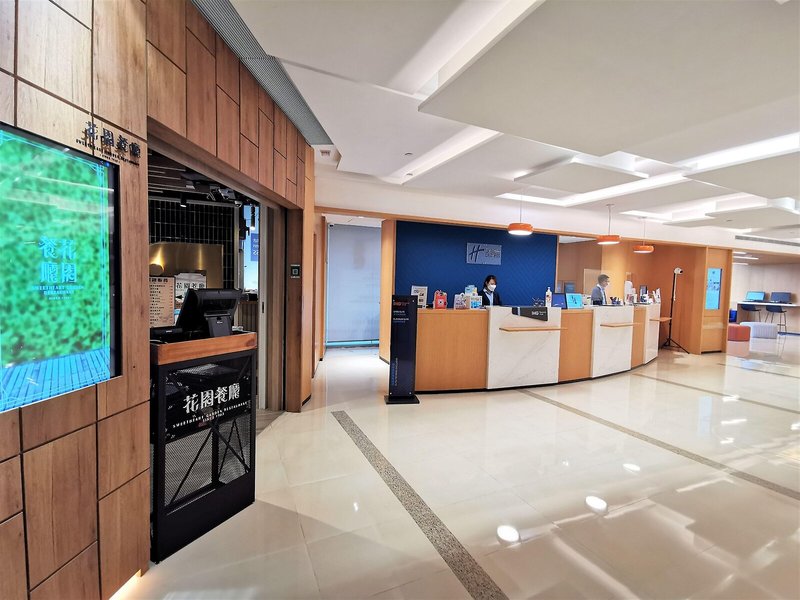 Holiday Inn Express Causeway Bay 7