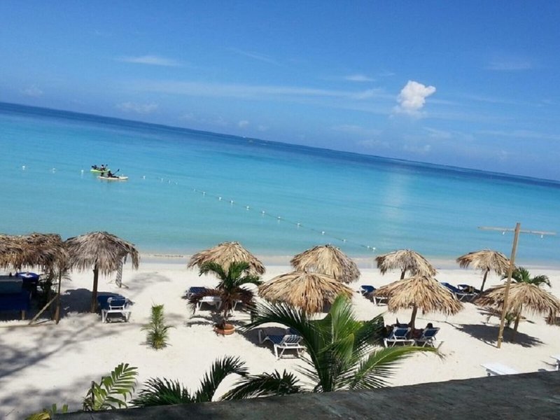 Fun Holiday Beach Resort 7