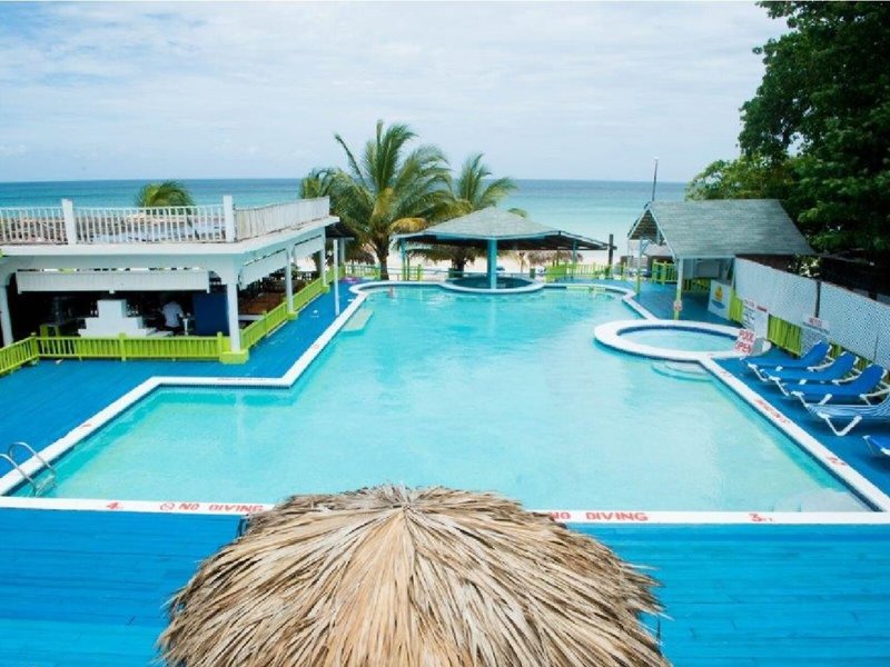 Fun Holiday Beach Resort 9