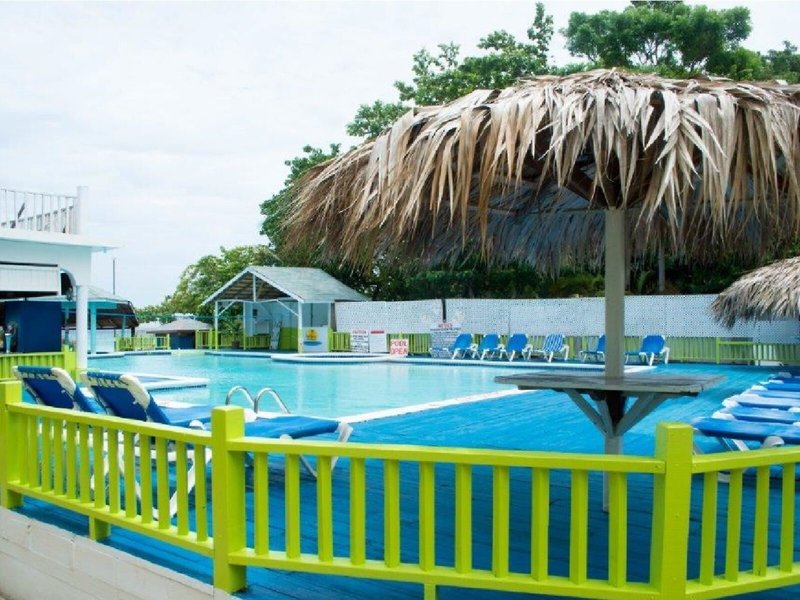 Fun Holiday Beach Resort 10