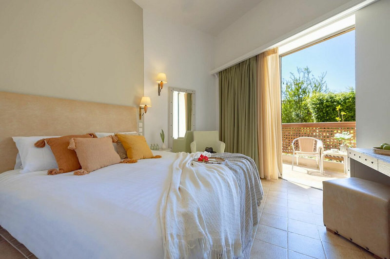 Santa Marina Beach Hotel 6