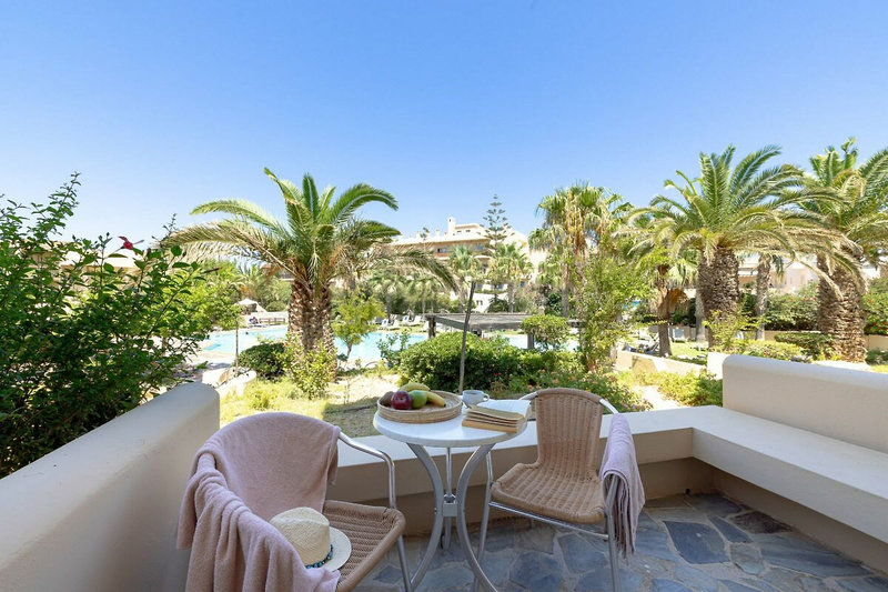 Santa Marina Beach Hotel 9