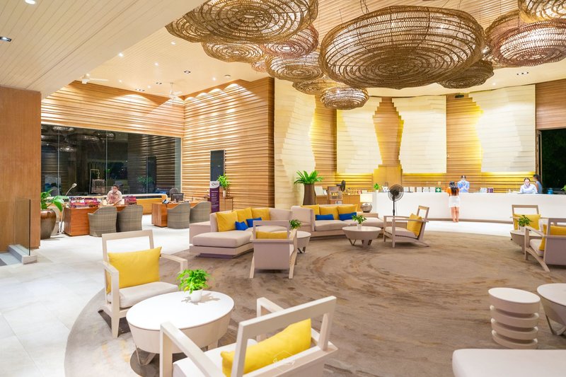 Amari Phuket - Beachfront Resort & Spa 8