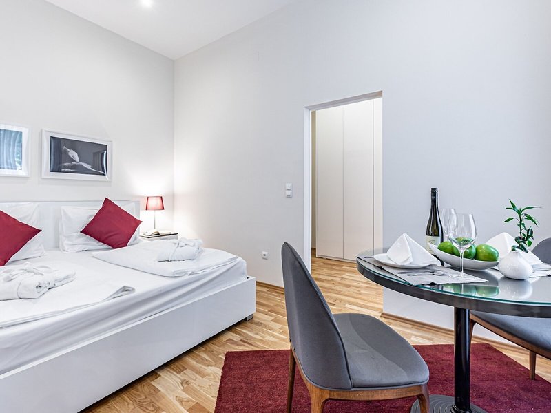 The Levante Laudon 9