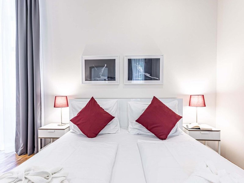 The Levante Laudon 12