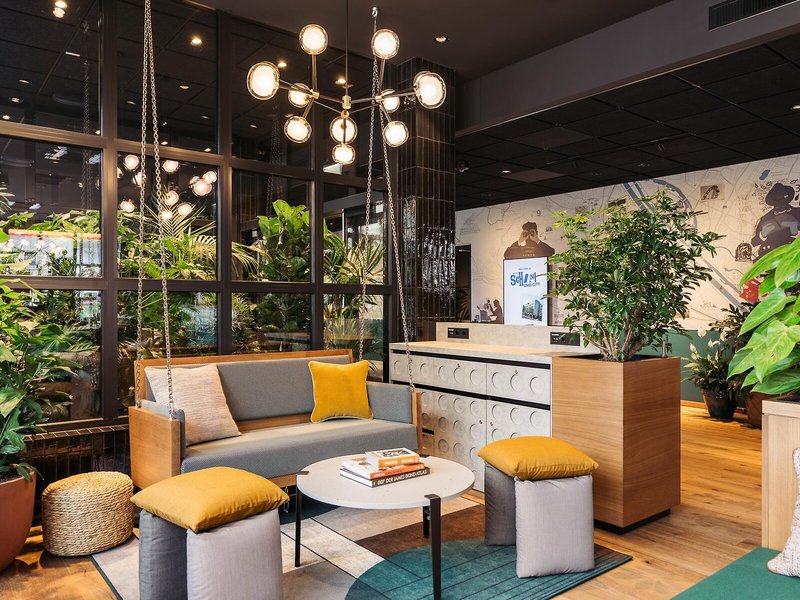 Hotel Schani UNO City 13