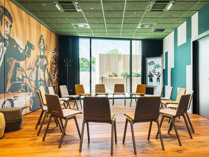 Hotel Schani UNO City 17