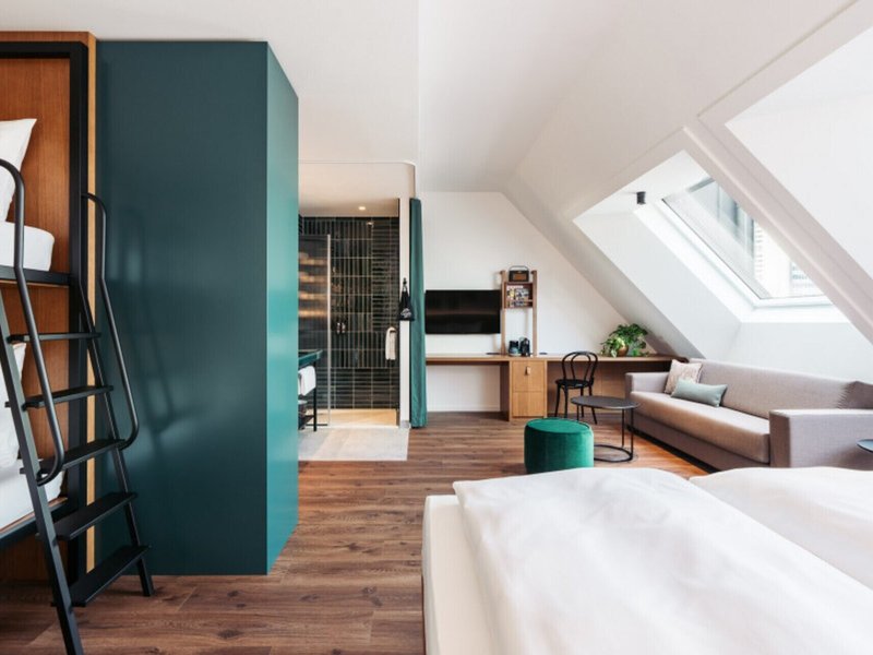 Hotel Schani UNO City 24