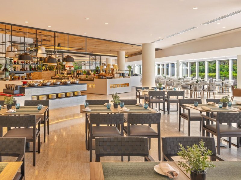 Fujairah Rotana Resort & Spa 10