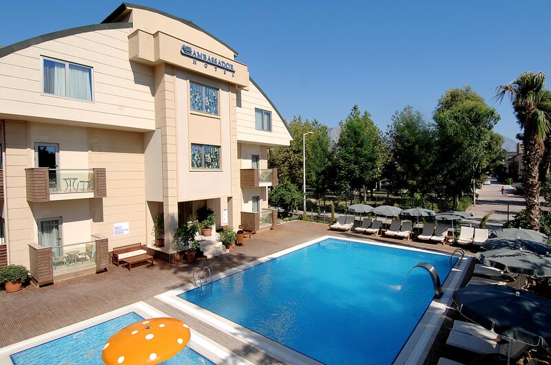 Ambassador Plaza Hotel 3