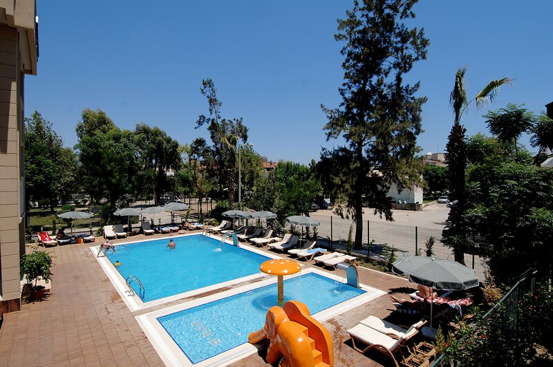 Ambassador Plaza Hotel 4