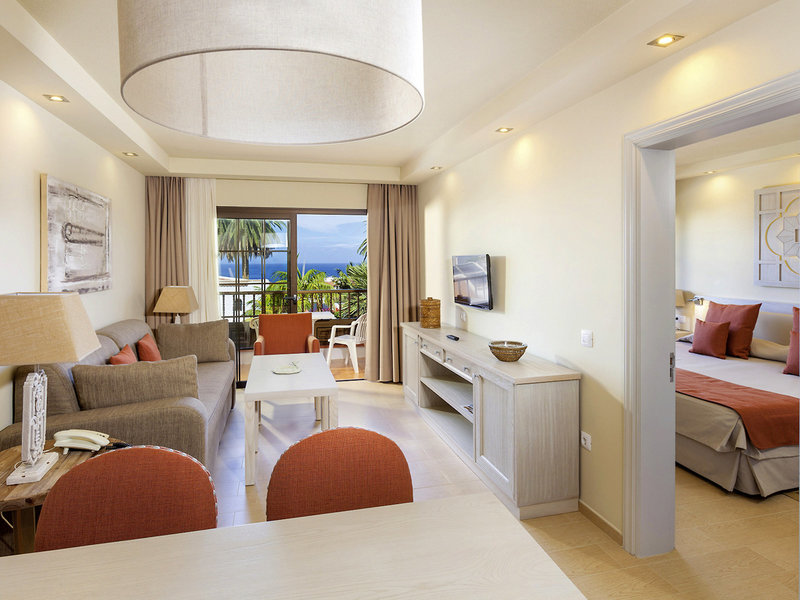 Ambassador Apartamentos 16 - Room Example