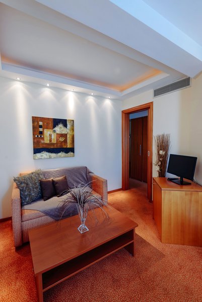 The Athens Mirabello 12