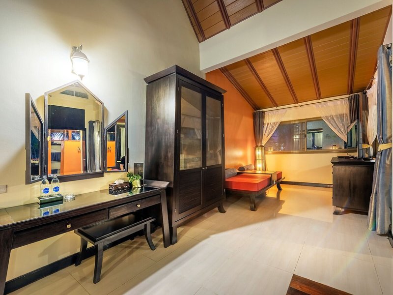 Lanta Cha Da Beach Resort & Spa 36