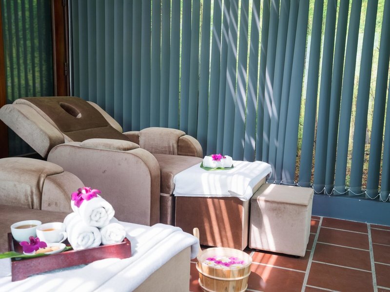 Hoang Ngoc Beach Resort 36