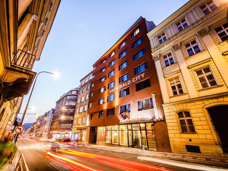 Archibald City 1 - Exterior