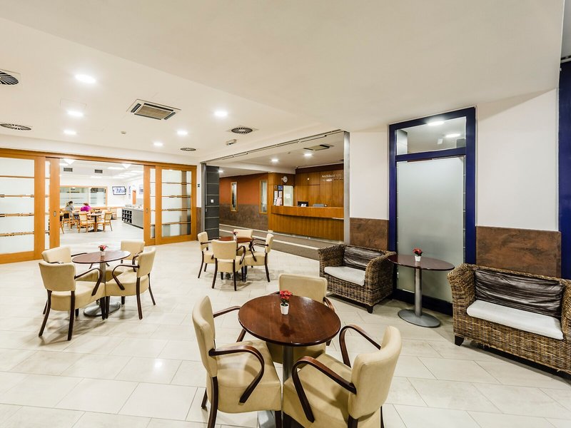 Archibald City 6 - Lounge / Lobby