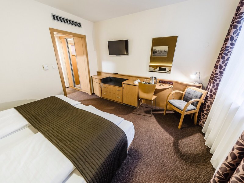 Archibald City 14 - Room Example