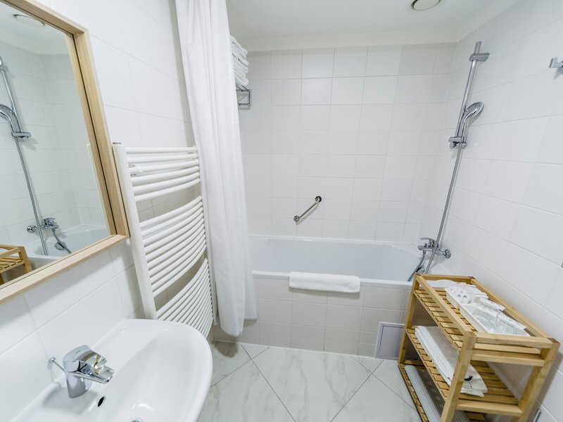 Archibald City 25 - Bathroom Example