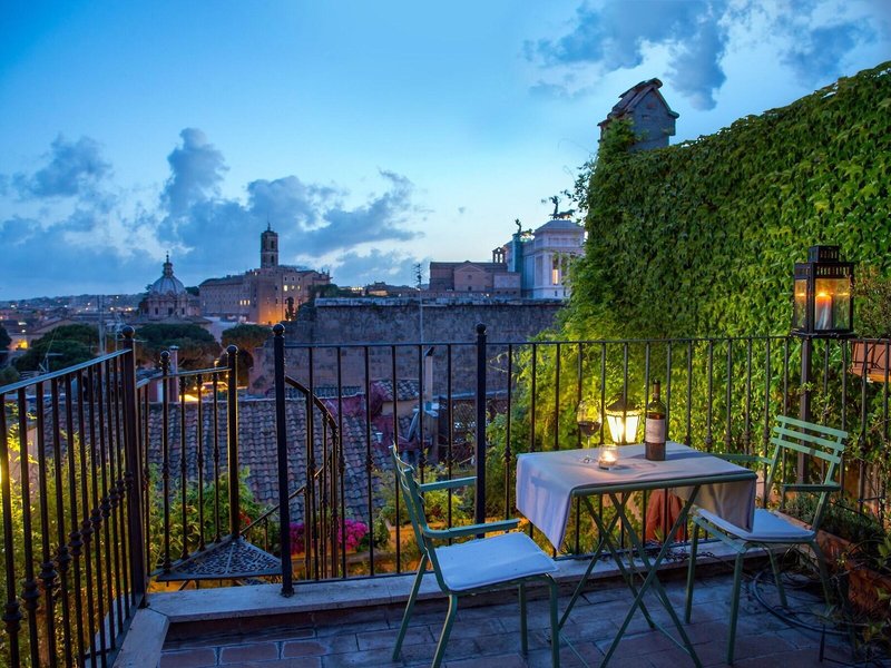 The Inn at The Roman Forum 9