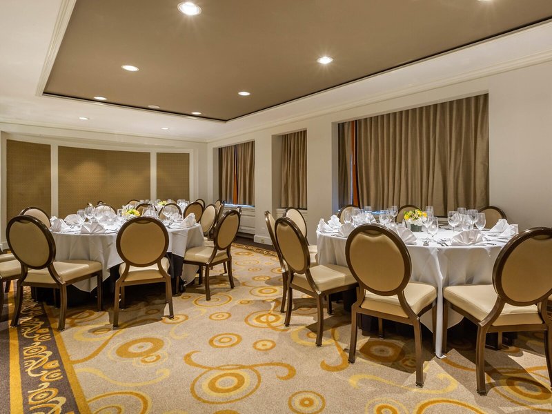 Omni Berkshire Place 6