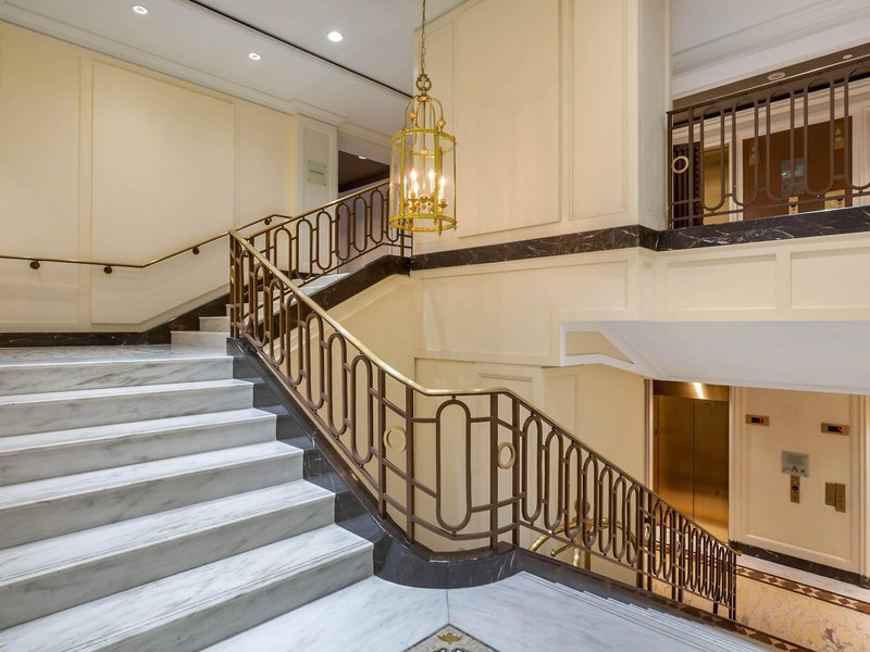 Omni Berkshire Place 10