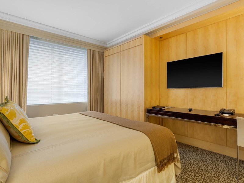 Omni Berkshire Place 30