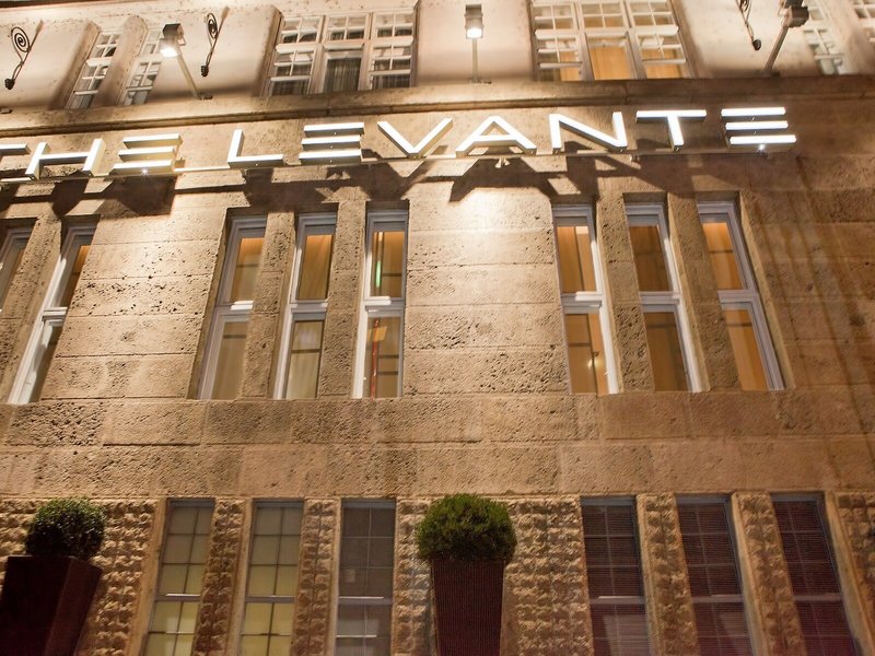 The Levante Parliament 1