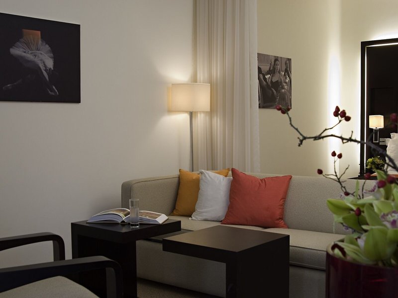 The Levante Parliament 37