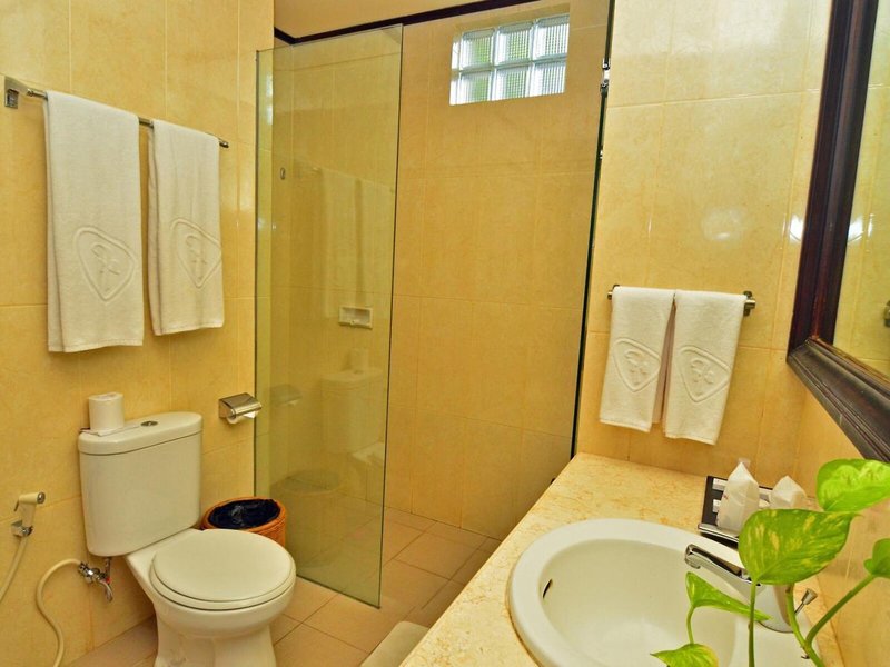 Inna Sindhu Beach 33 - Bathroom Example