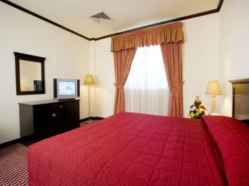 Fortune Karama Hotel 32