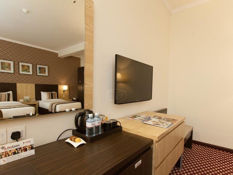 Fortune Karama Hotel 35