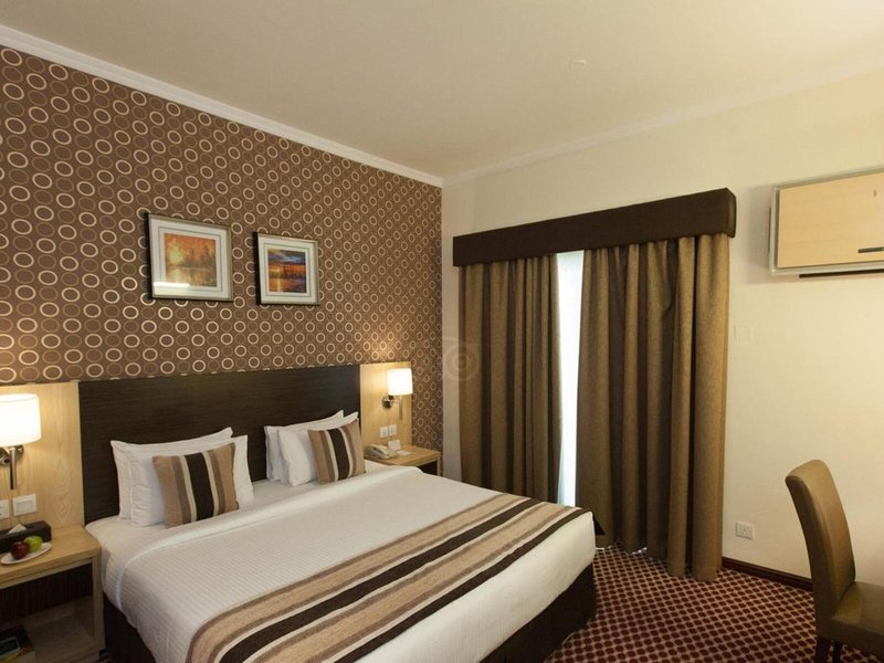 Fortune Karama Hotel 36