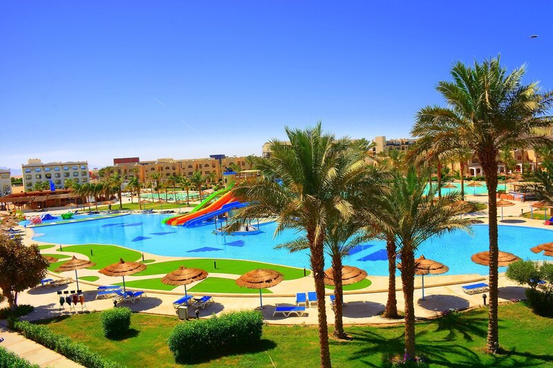Royal Lagoons Aqua Park Resort & Spa 3