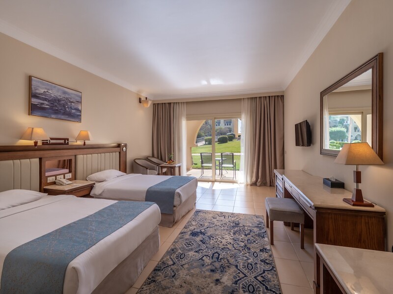Serenity Alpha Beach 8