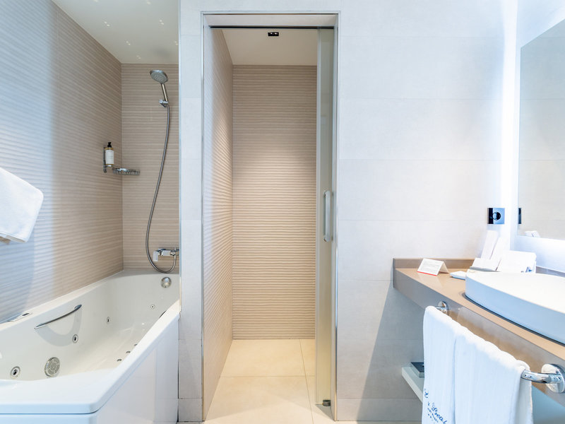 Lava Beach Hotel 25