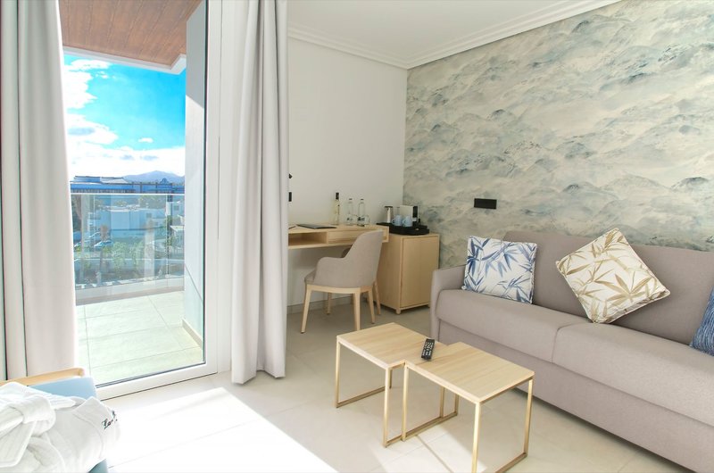 Lava Beach Hotel 8