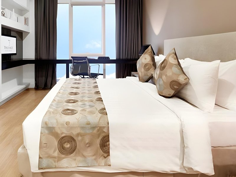 The Face Suites 19