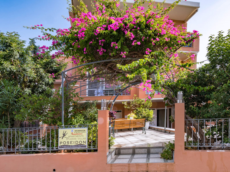 Poseidon Studios & Apartments 2