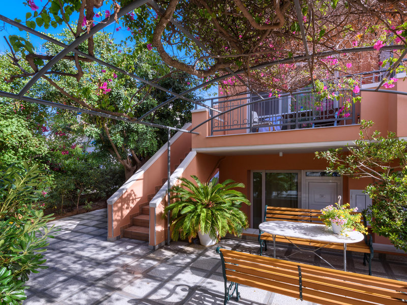 Poseidon Studios & Apartments 4