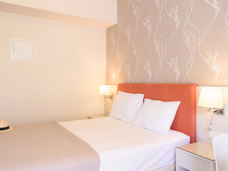 Poseidon Studios & Apartments 8