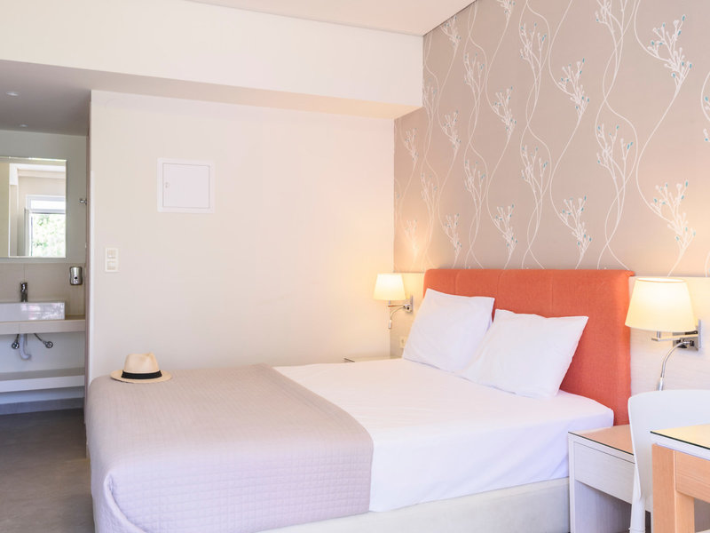 Poseidon Studios & Apartments 9