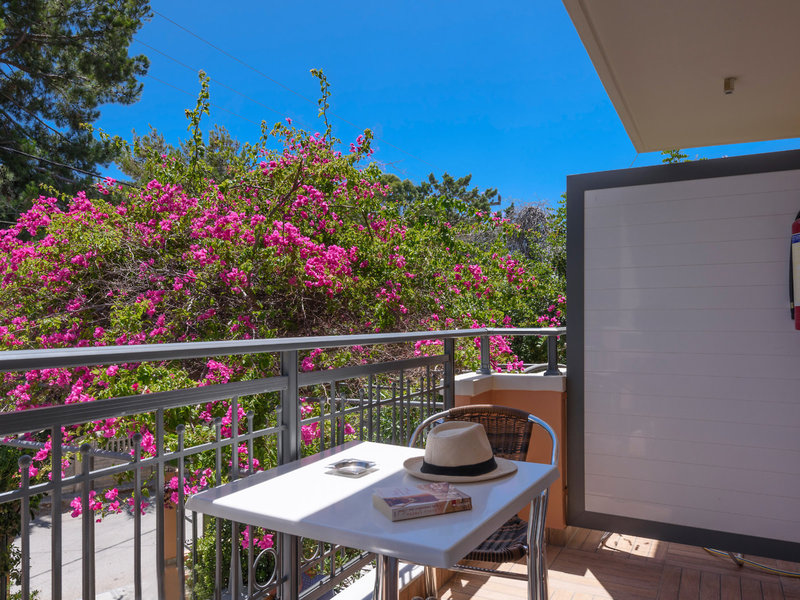 Poseidon Studios & Apartments 12