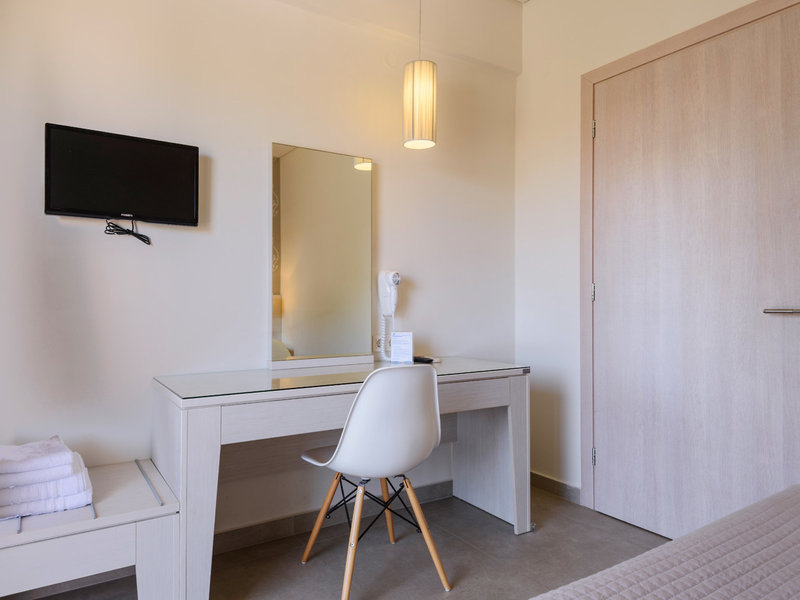 Poseidon Studios & Apartments 14