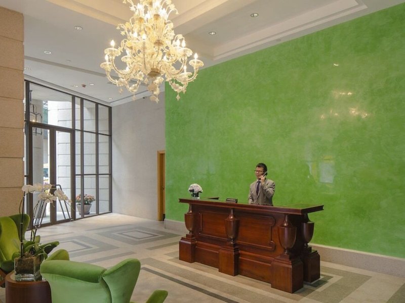 Lanson Place 5