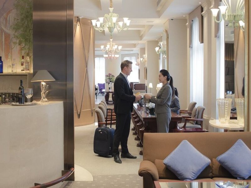 Lanson Place 10
